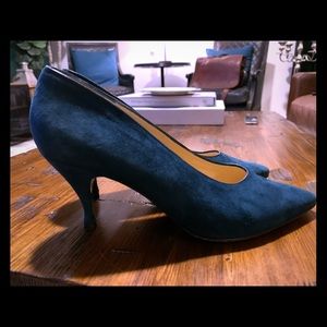 Barneys New York green suede heels. Made in Italy.